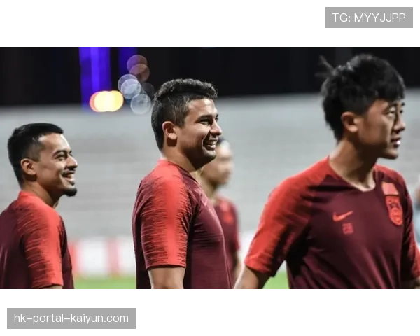 恩波利赛前训练重点演练定位球防守，应对高空球优势球队